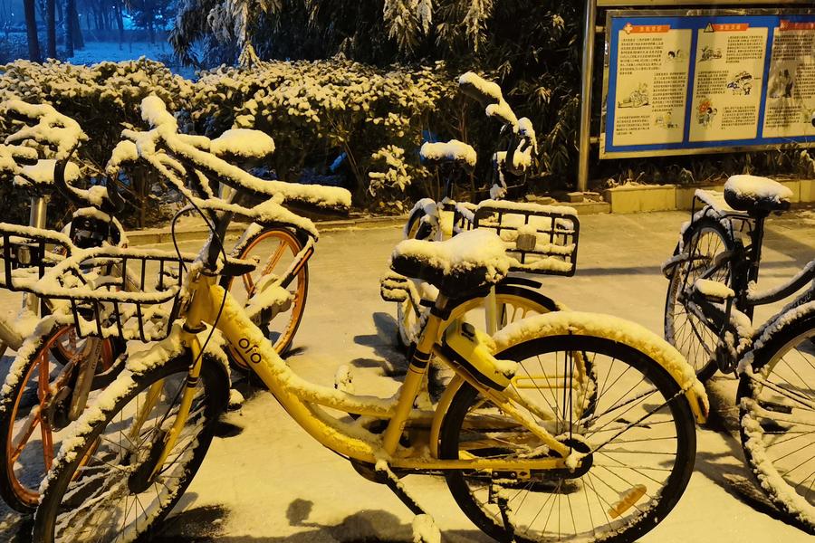 Sharing bike ofo Mobai meituan snowy night